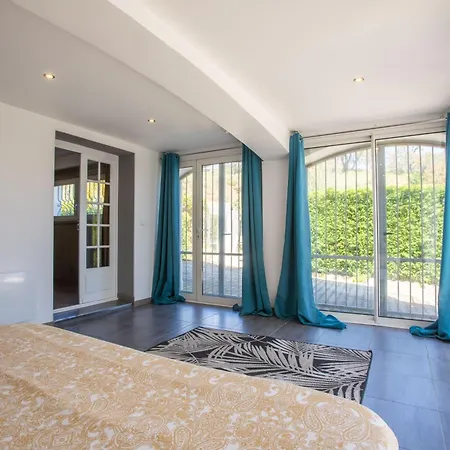 Palmier Avec Piscine Villa *